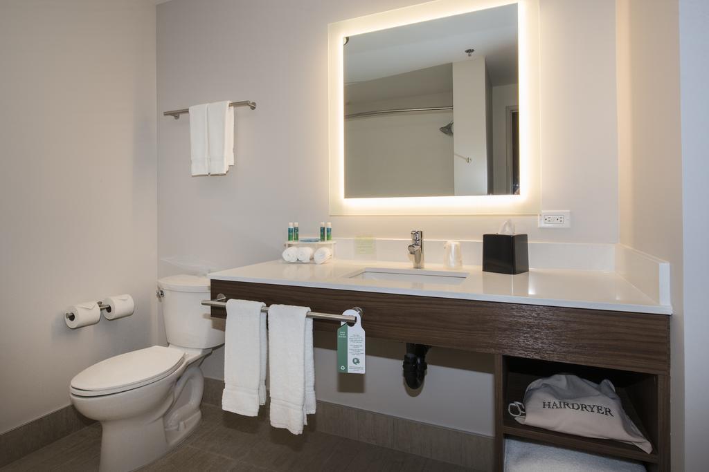 Holiday Inn Express & Suites Victoria-Colwood By Ihg Langford Zewnętrze zdjęcie